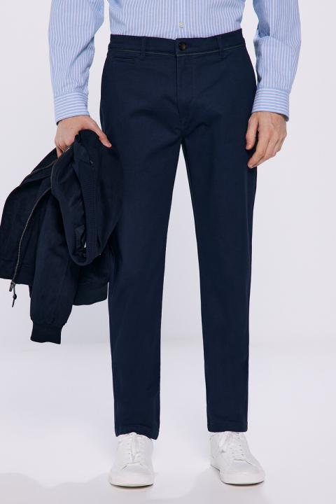springfield-men-slim-fit-navy-blue-cotton-chinos-trousers-buy_8c71f2216f3d7bbf.jpg