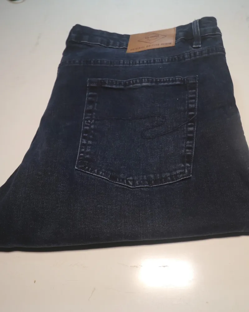 lee-cooper-men-skinny-fit-indigo-jeans_f9b82193.webp